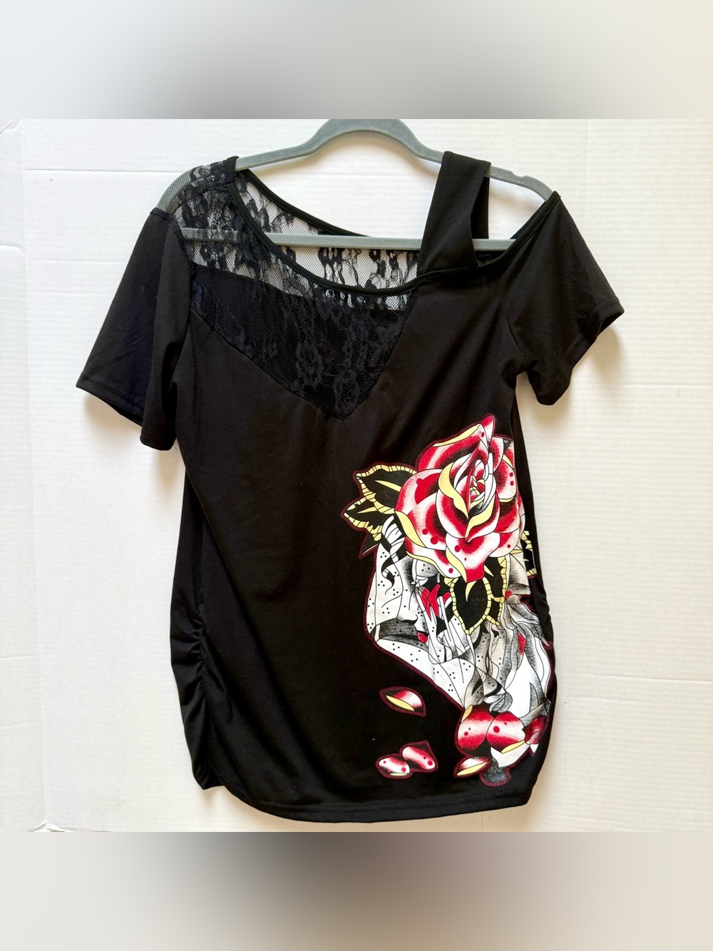 Black Lace Accent Tee with Red Rose Graphic Size XL
